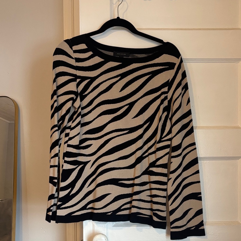 Ann Taylor Black and Cream Zebra Pattern Long Sleeve Top
